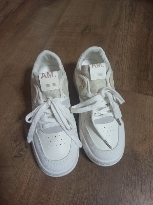 Жіночі  кросівки