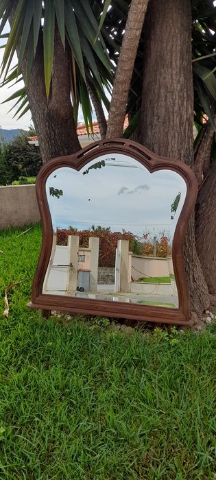 Espelho antigo em excelente estado.