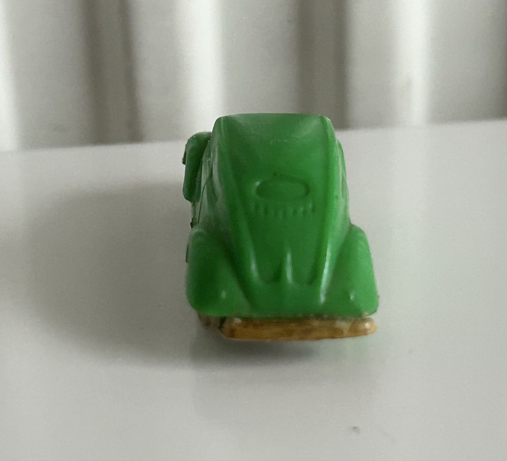 Volkswagen Garbus Beetle stara zabawka z kiosku Oval