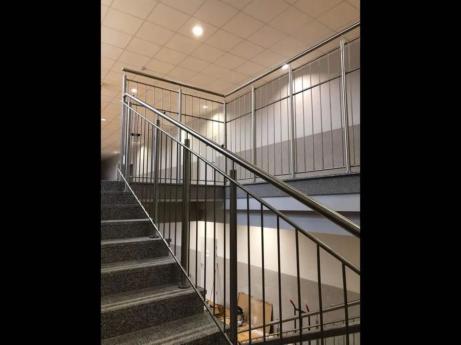Podjazdy poręcze dla osób niepełnosprawnych, balustrady