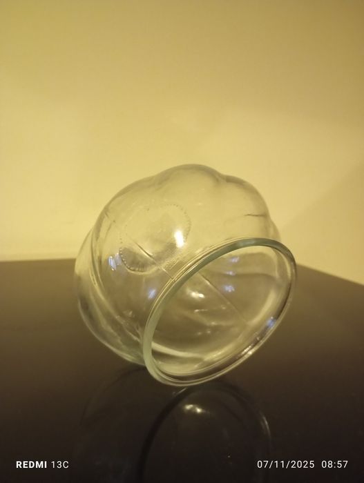 Pequena jarra em vidro