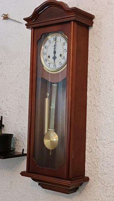 Drewniany zegar 31 dniowy, bijący z kluczykiem. 90 cm .