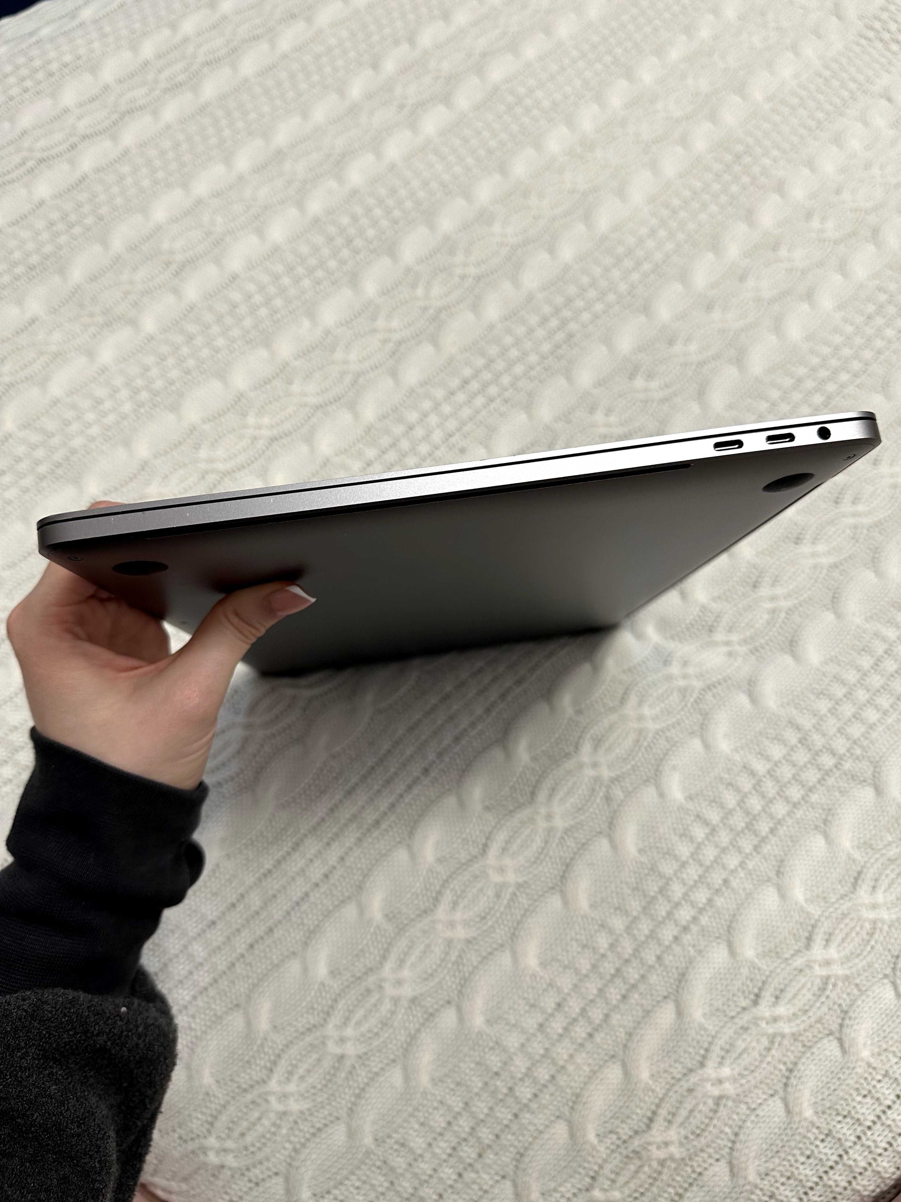 Macbook Pro 2019 15 inch i7 / 16 / 512gb. TouchBar. Хороший стан.