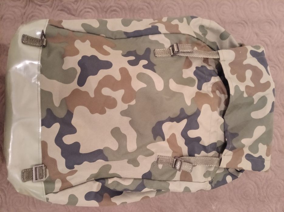 Plecak wojskowy_kieszeń na manierkę