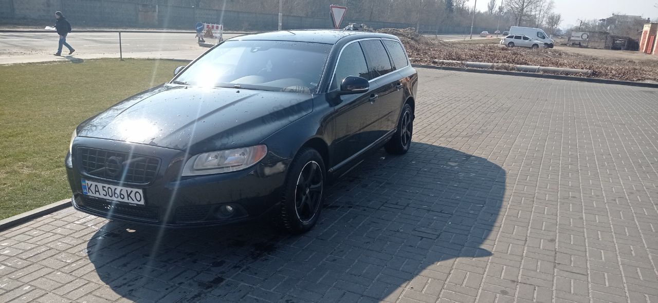 Volvo v70 2012 року 2.0 бенз/газ