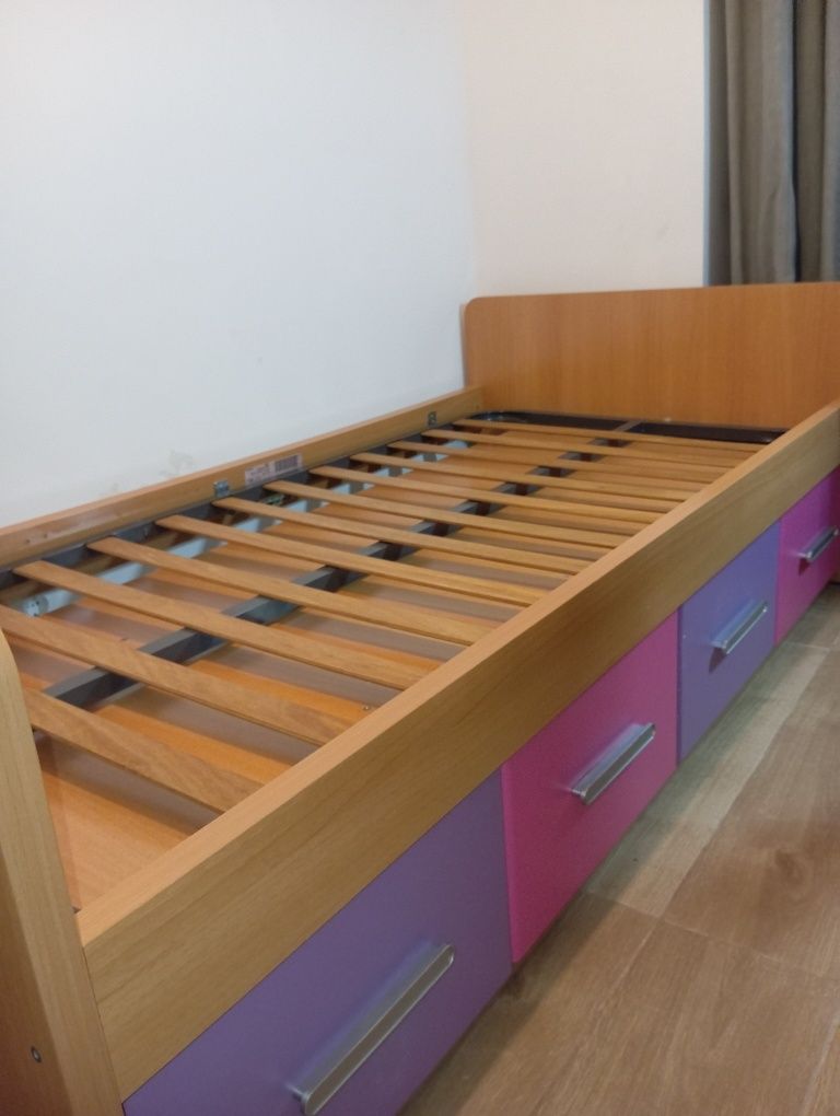 Cama com 4 gavetas