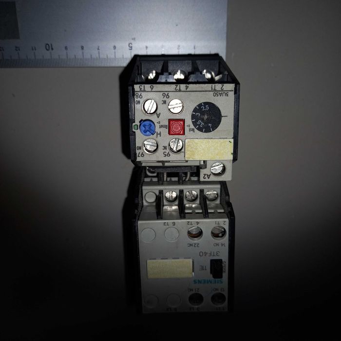 Stycznik Siemens Made in Germany trzyfazy silnikowy cewka 230V termik