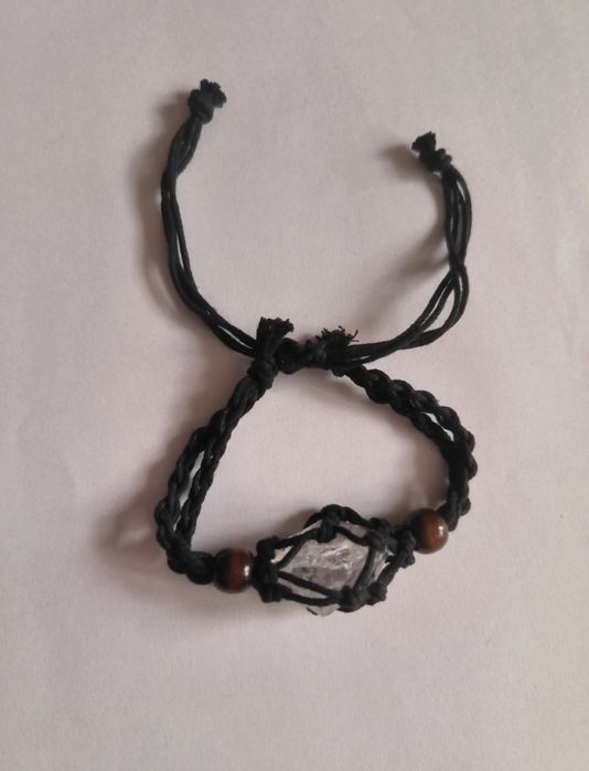 Czarna bransoletka z kryształem górskim