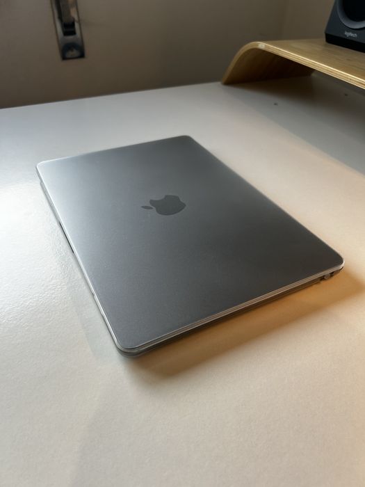 MacBook Air M3 (2024) – 8 GB RAM / 256 GB SSD