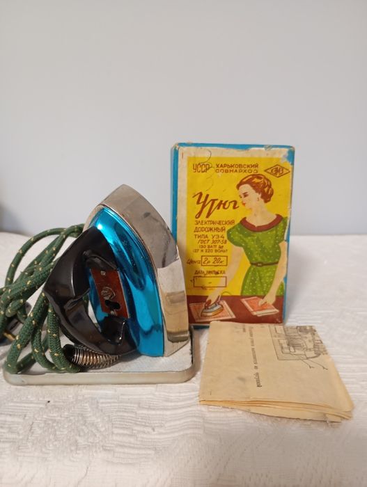 Маленький дорожный утюжок. Винтаж