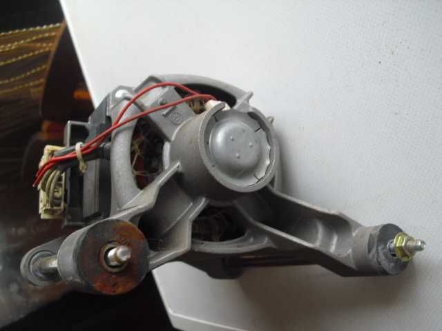 Двигатель,мотор на стиральную машинку ARISTON- AVSL-109