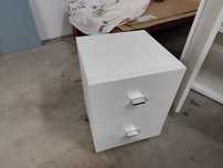 Conjunto de mesa de cabeceira e aparador