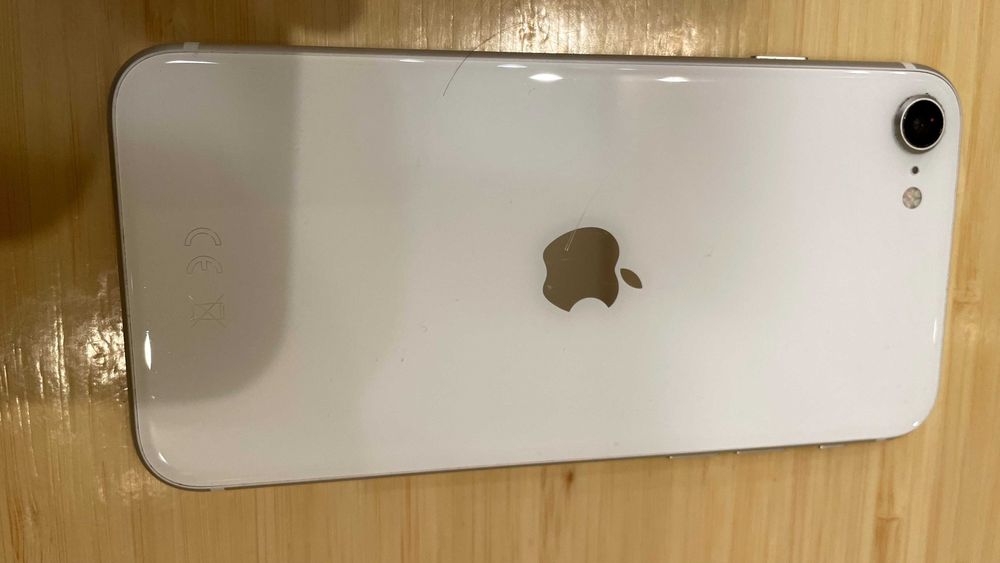 iPhone SE 2020 biały 64 Gb - stan ideał lecz bateria do wymiany