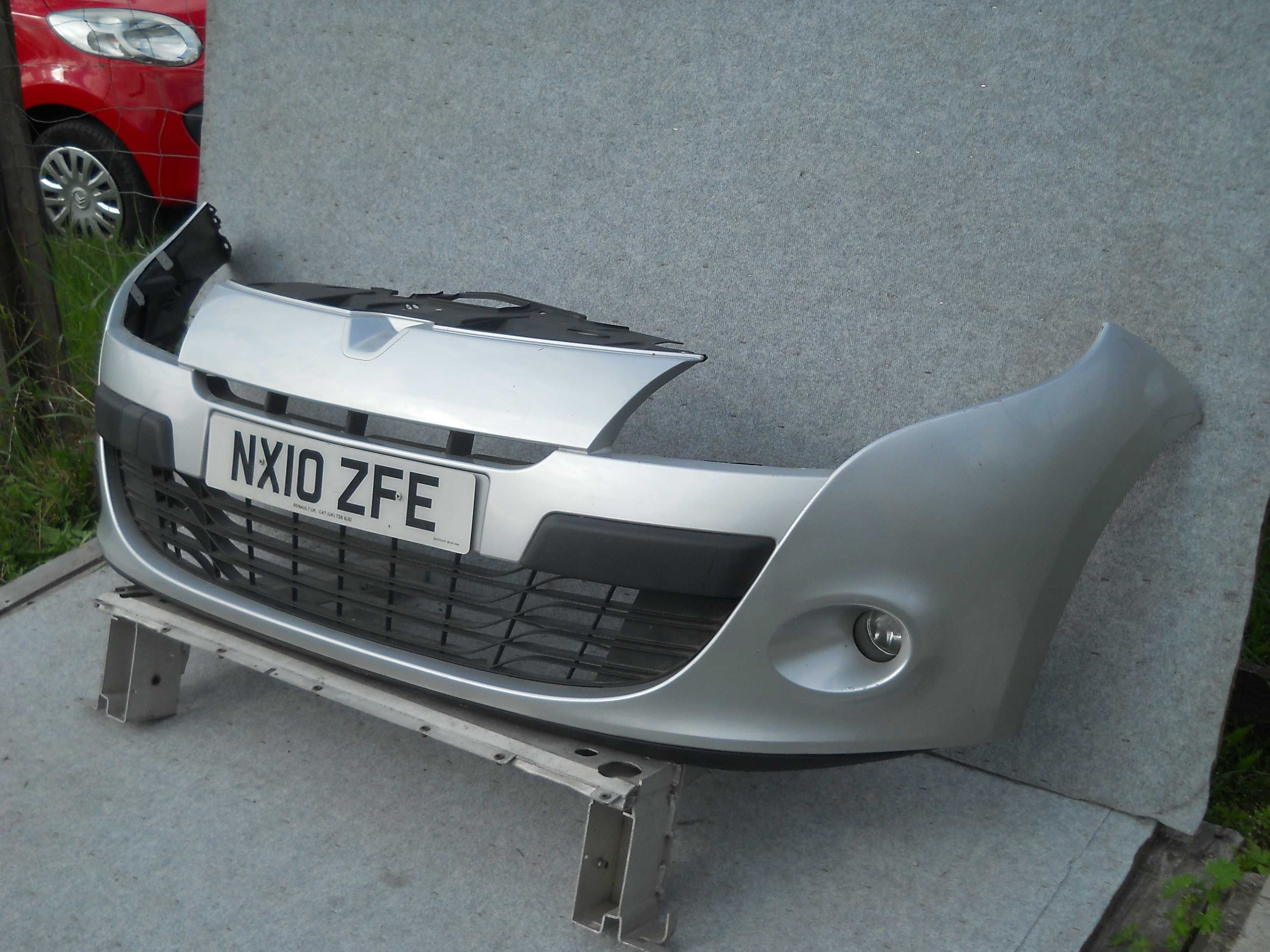 RENAULT MEGANE III zderzak przedni przód