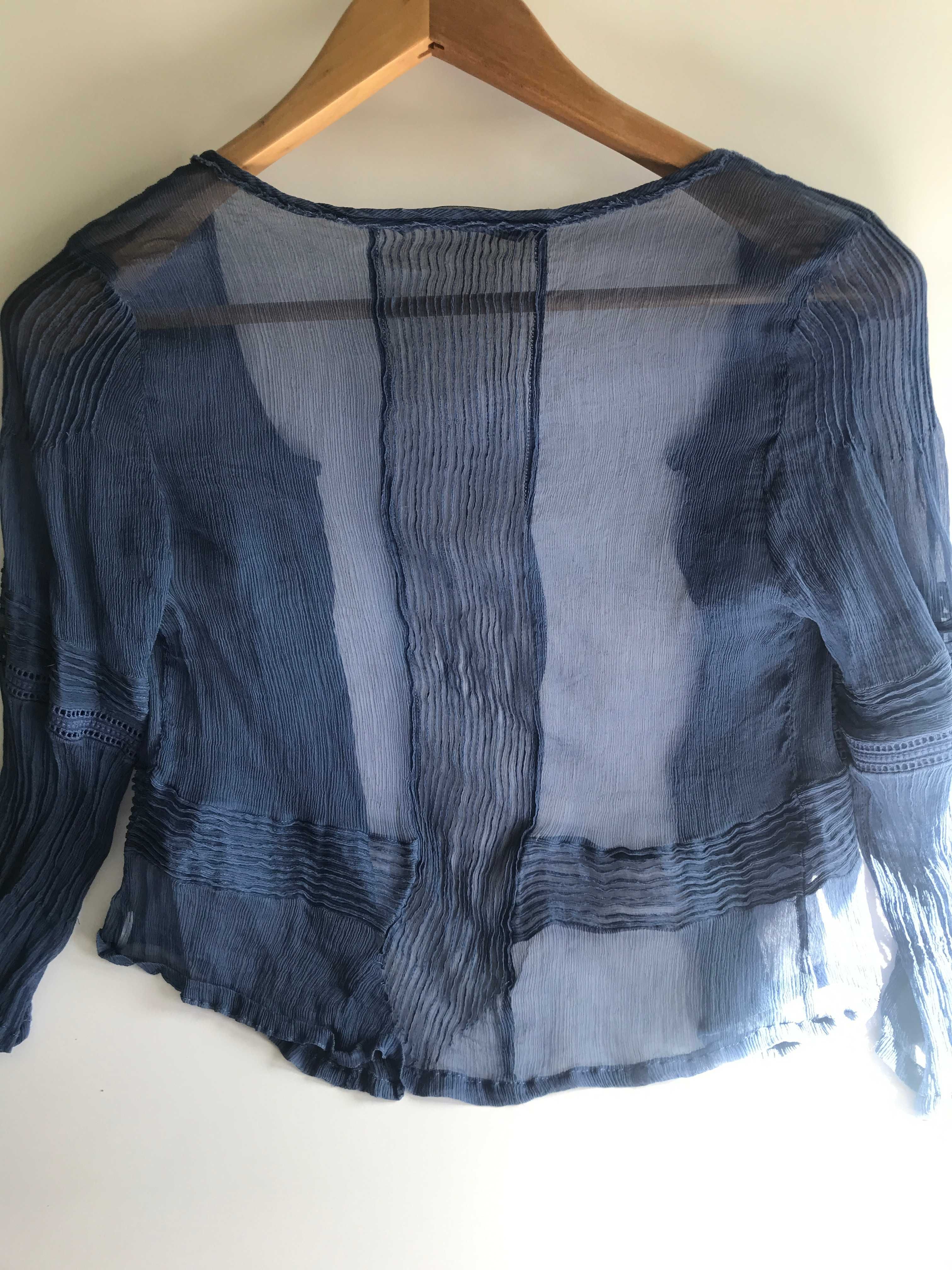 Blusa azul transparente