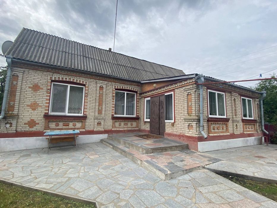 Продам будинок з великою земельною ділянкою