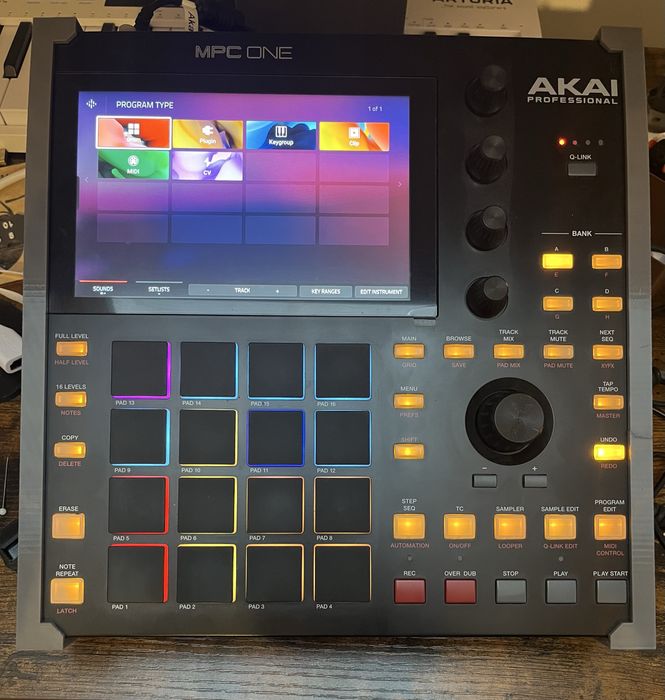 Sampler Akai MPC One + zasilacz + karta SD + podstawka