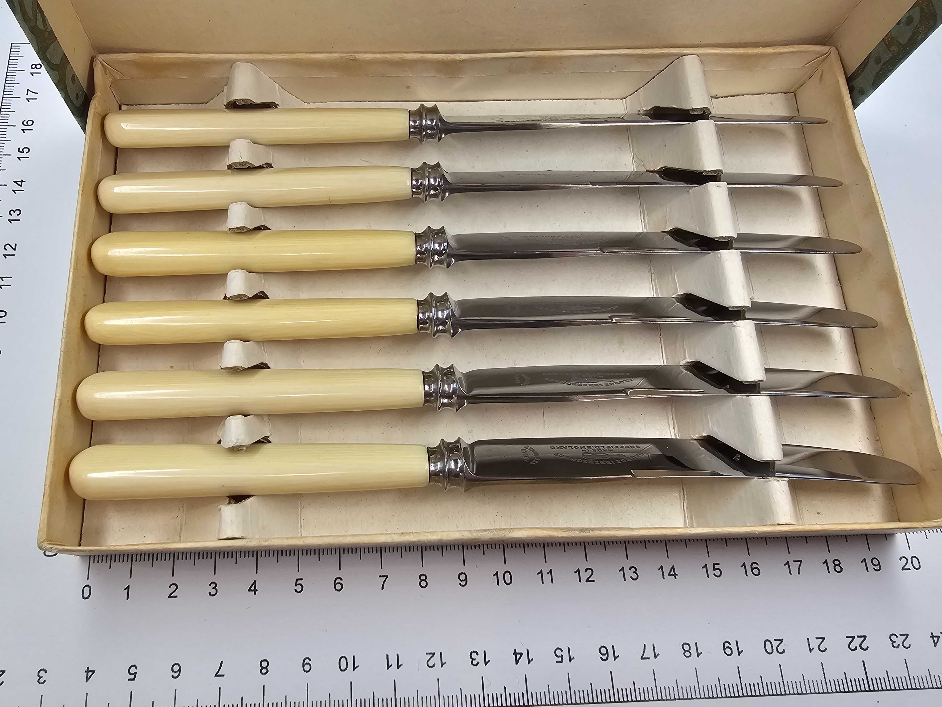 Sześć noży do masła ze stali nierdzewnej, Vintage Anglia. Pudełko