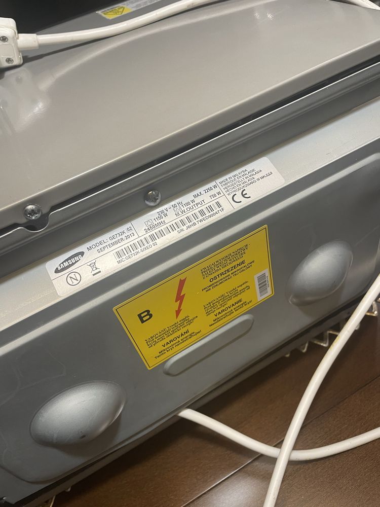 Mikrofalówka z grillem Samsung GE732K 02