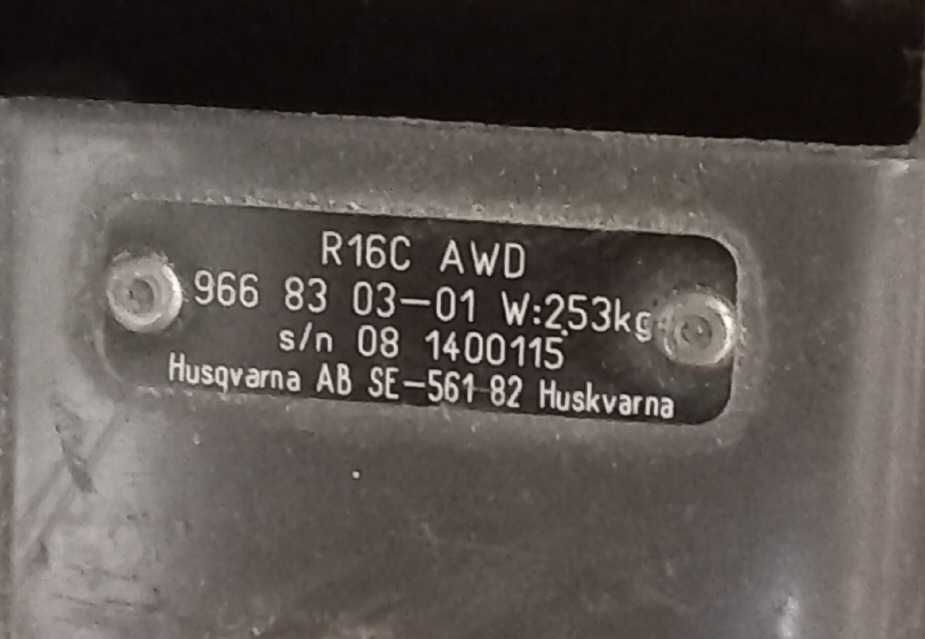 Traktorek kosiarka Husqvarna RIDER R16C AWD 4x4 z pługiem i przyczepką