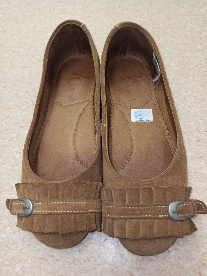 Sapatos castanho claro  camurça tam35 marca: J casual