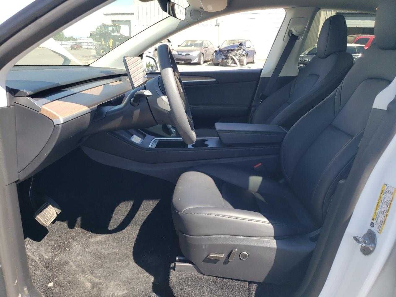 tesla model Y 2025