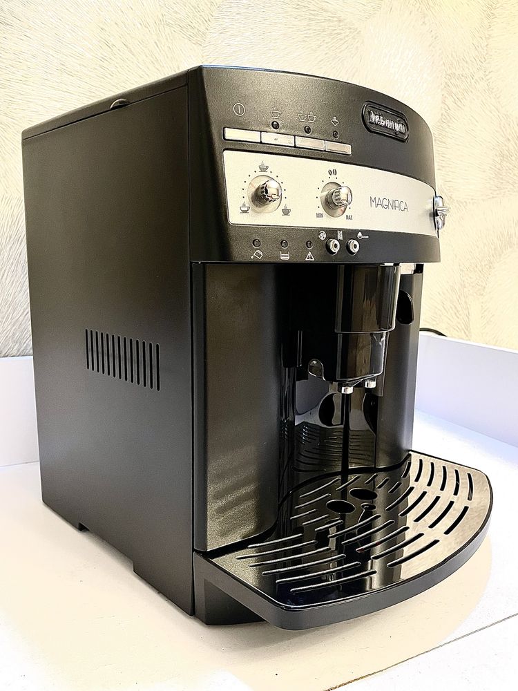 Кавоварка Delonghi Magnifica