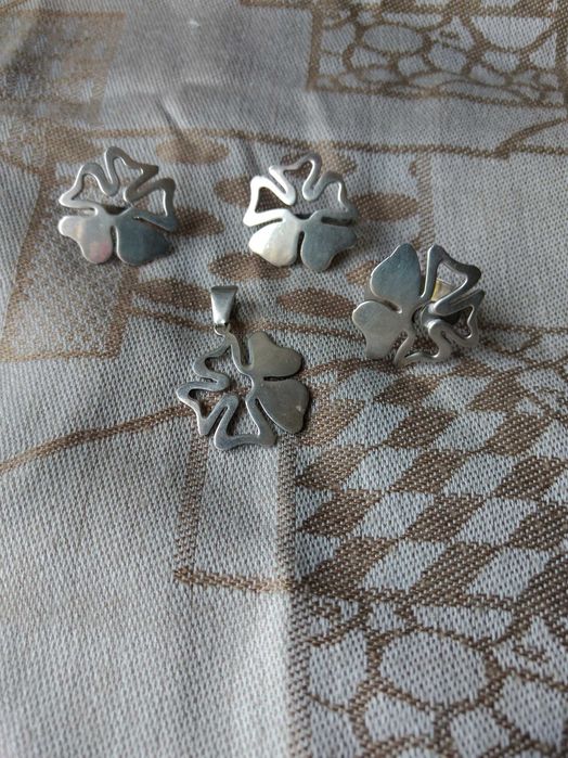 Серебрянные наборы с камнями