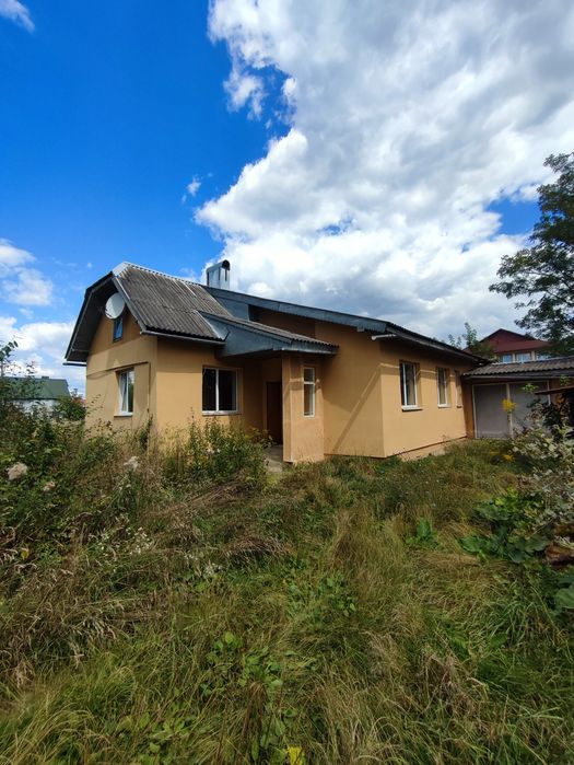 Продаж поруч з Франківськом житлового будинку 150 м2 та землі 39 сот