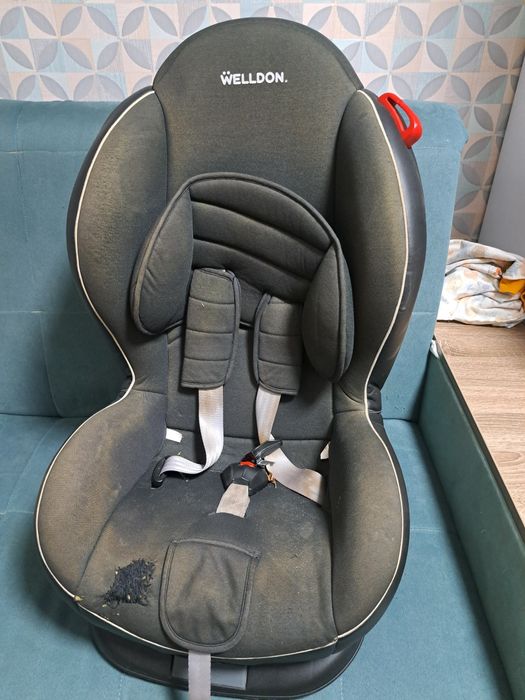 Автомобільне дитяче крісло