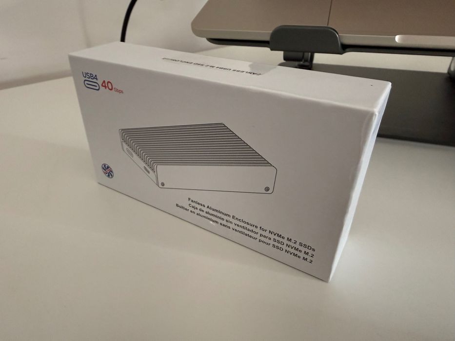 Caixa externa NVME USB4 40 Gbps - Garantia 05/2028