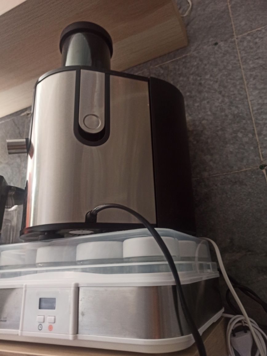Máquina de fazer sumos nova
