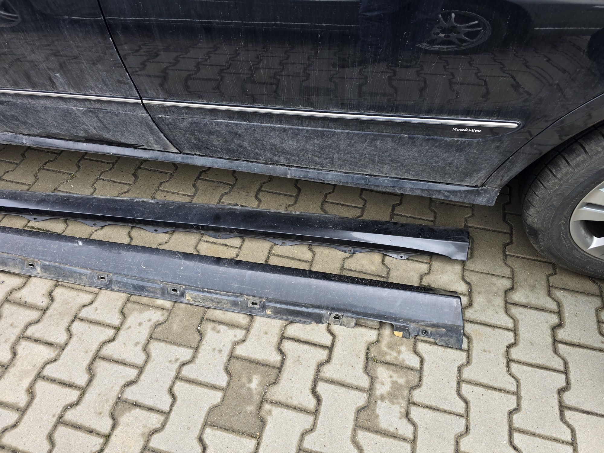 Mercedes R Klasa w251 listwą próg kolor 197