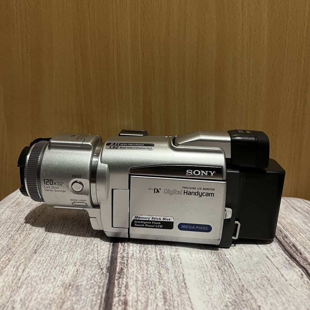 Камера Sony DCR-TRV60E