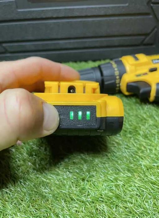 Акумуляторний дриль шуруповерт DeWalt DCB107 24V потужний і надійний