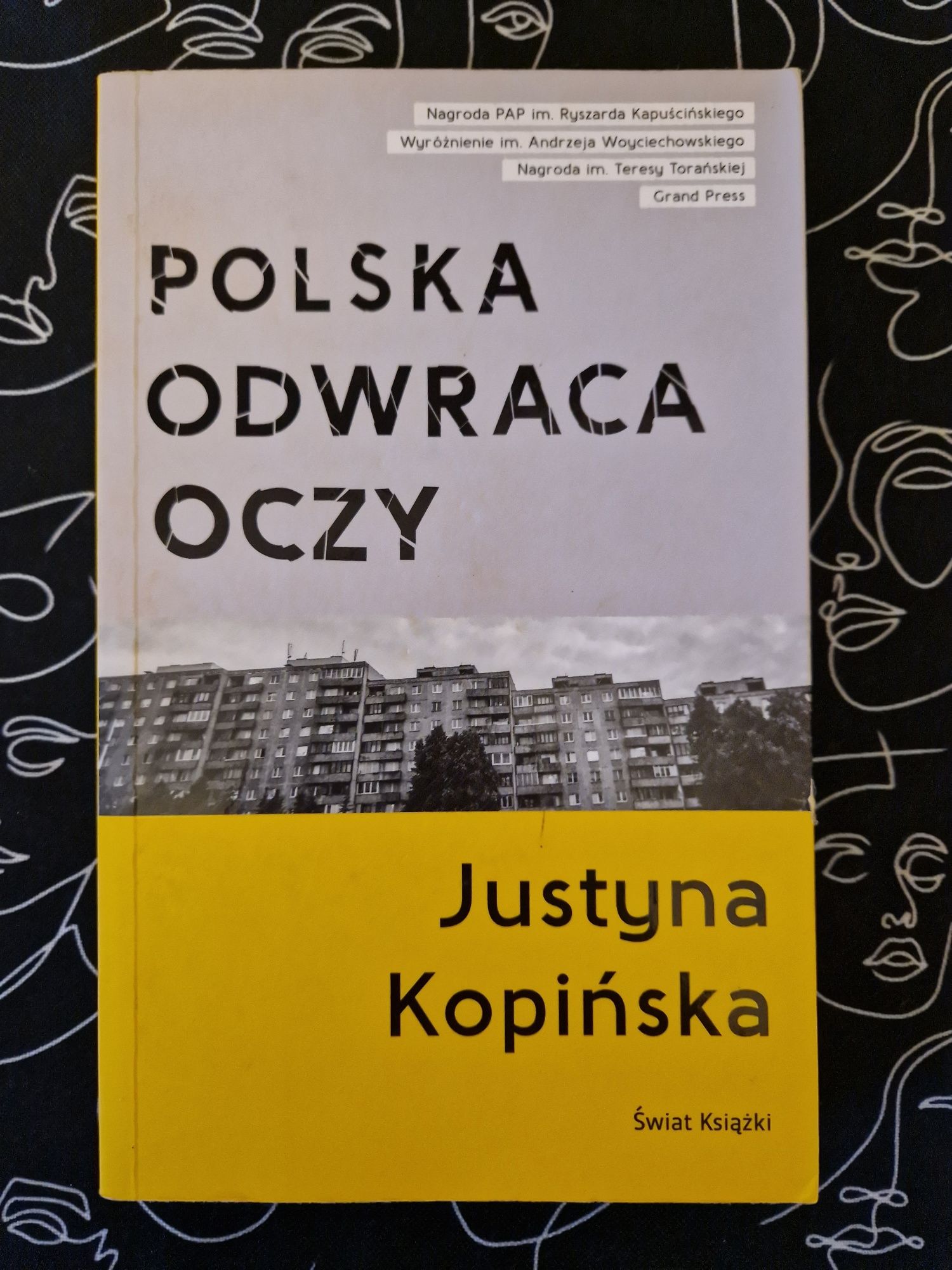 Książka Polska Odwraca Oczy