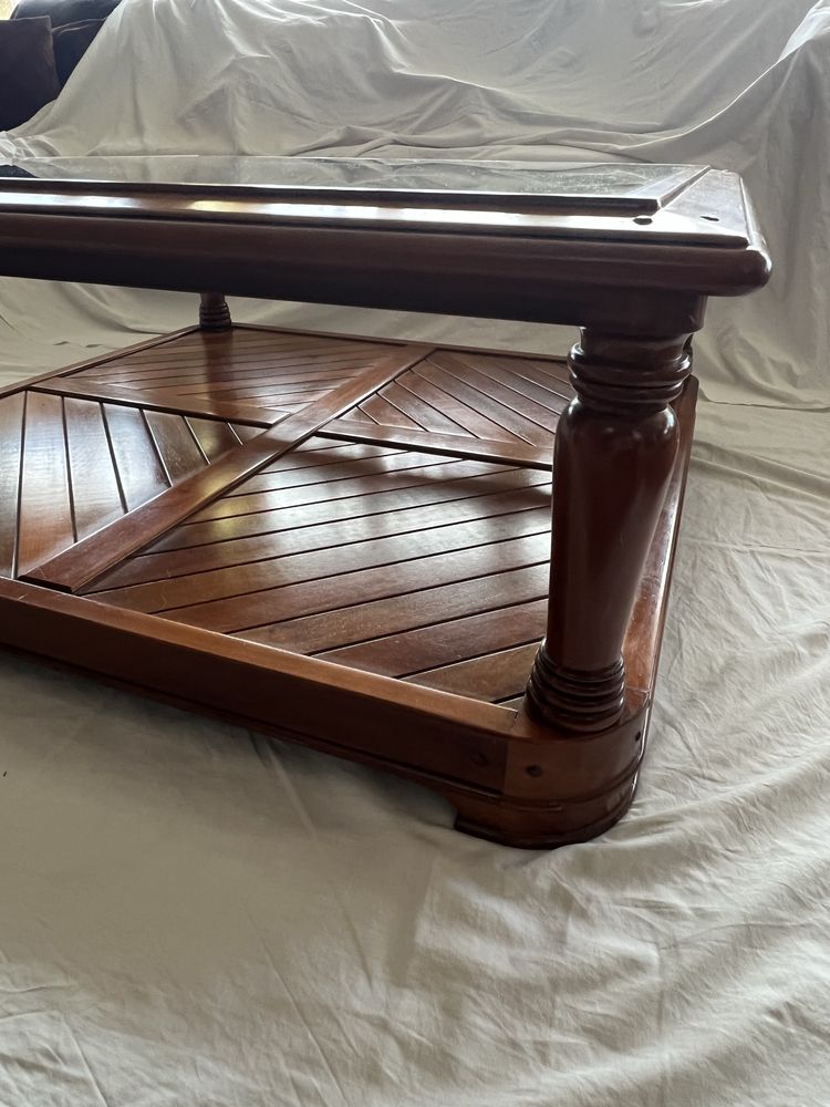 Mesa de centro de madeira e vidro
