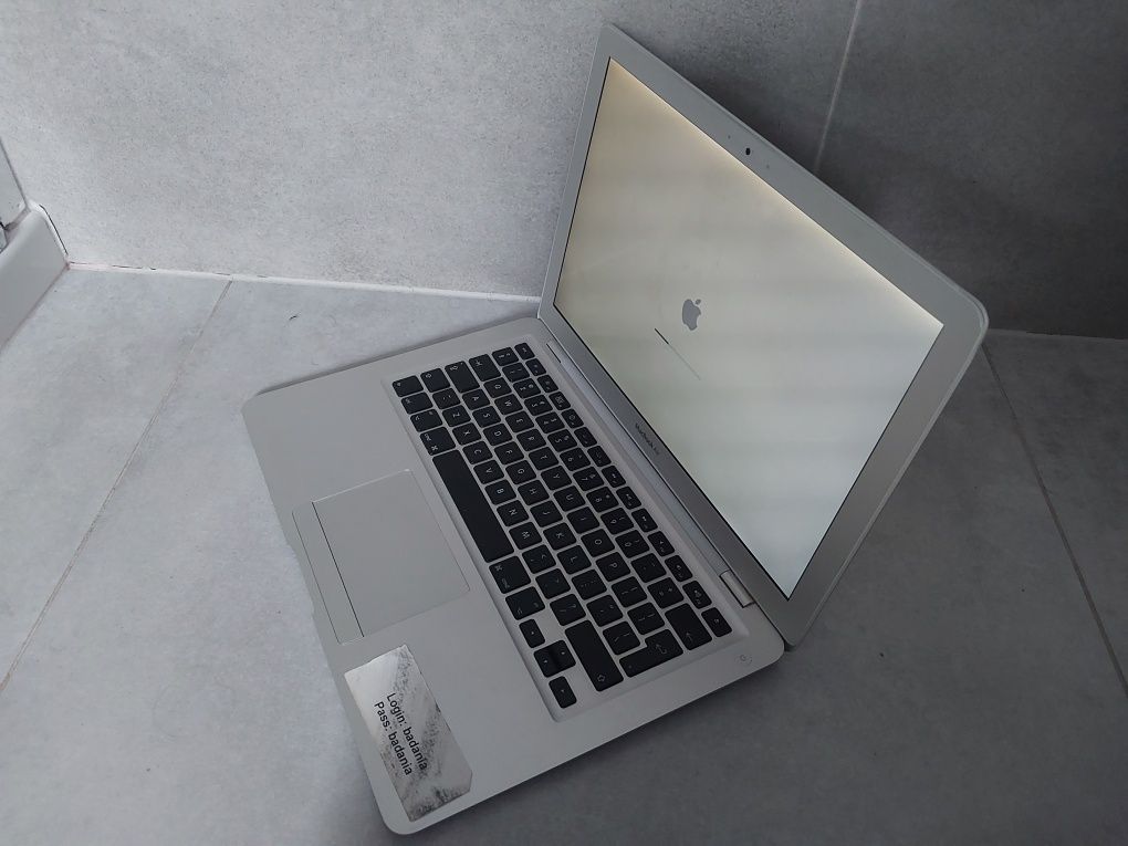 Apple MacBook Air Model: A1304