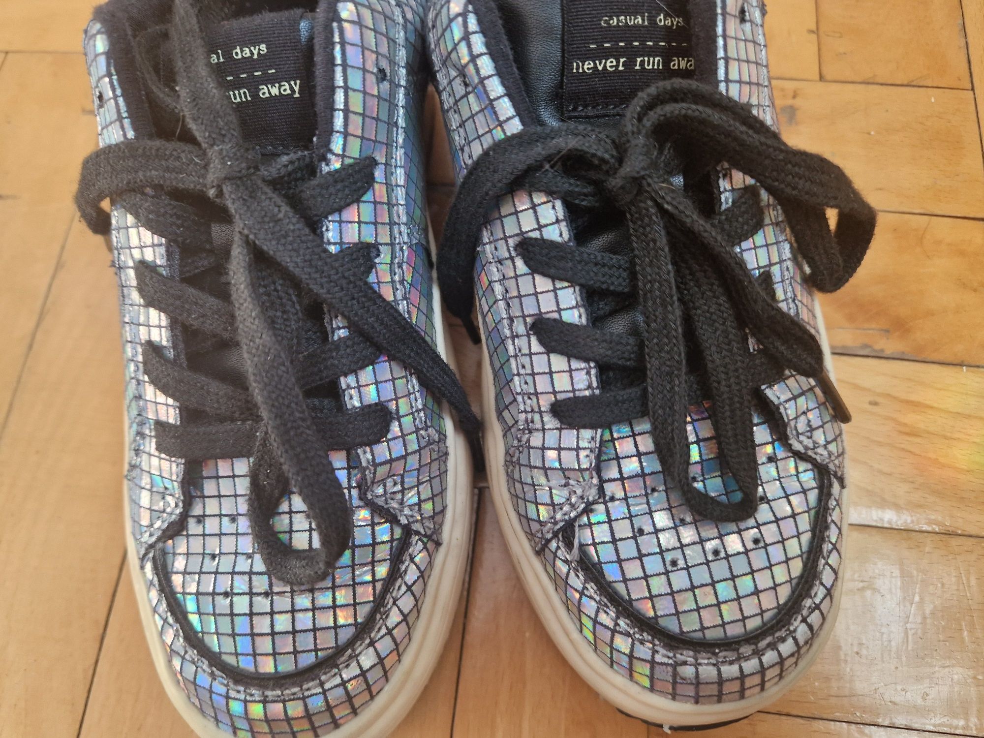 Buty Zara, r. 34, metaliczne, kula disco