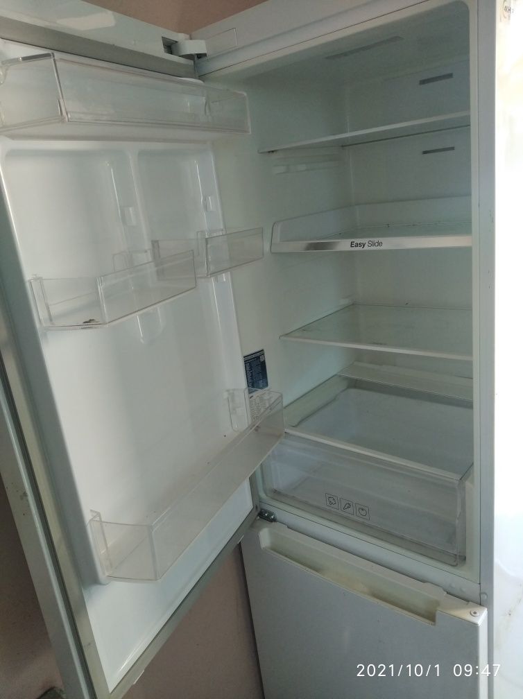 półka na drzwi balkonik butelki napoje lodówka Samsung no frost rb31