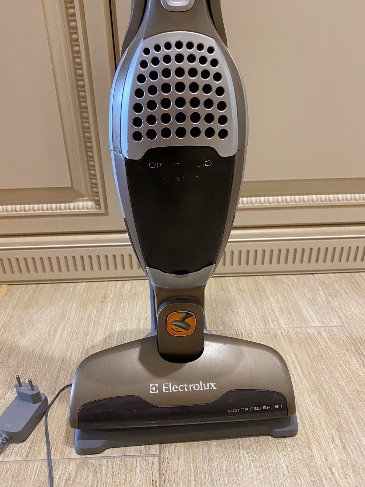 Пылесос  Electrolux 2 в 1 продам недорого!