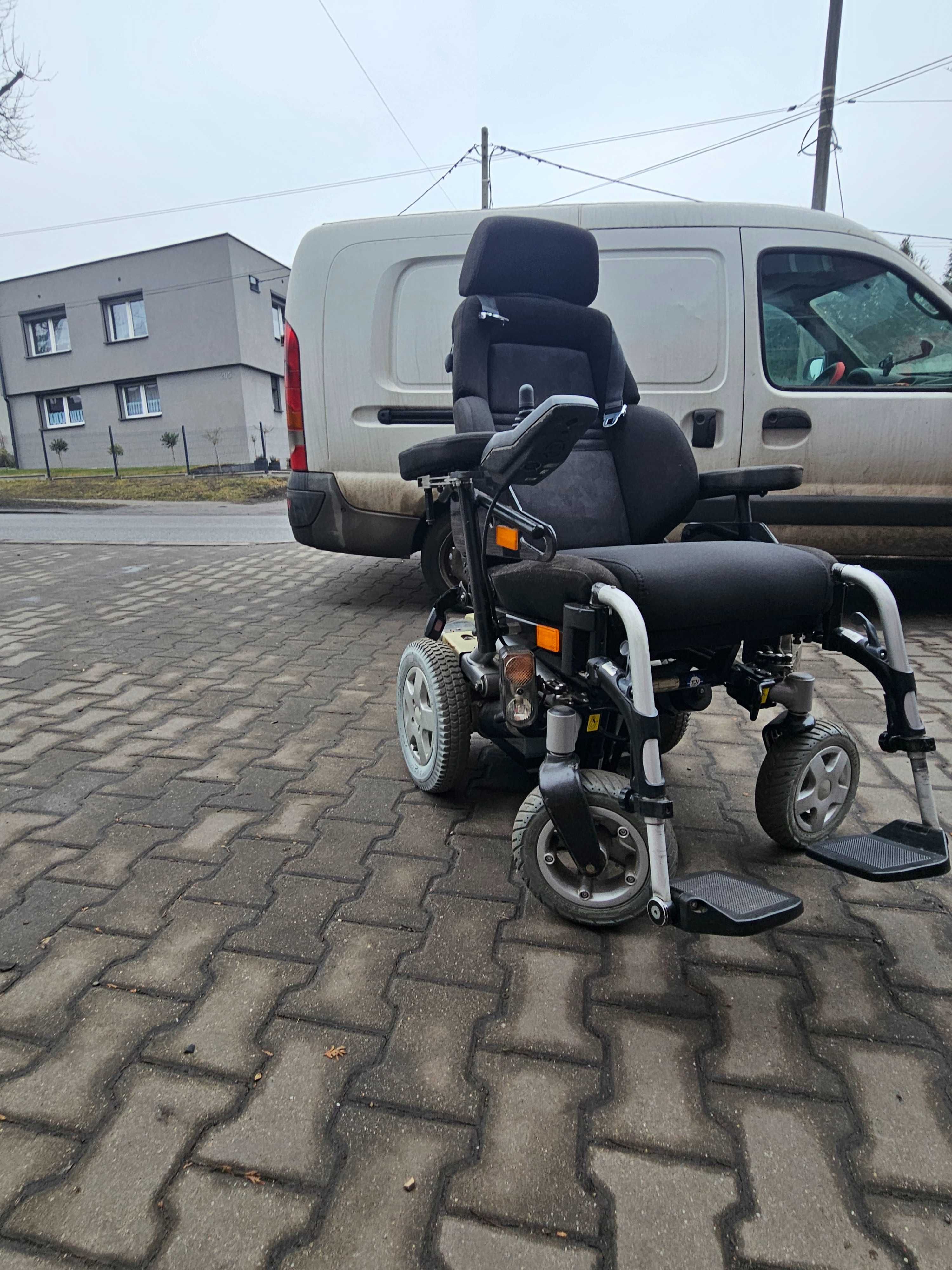 Wózek inwalidzki  Invacare Storm z elektrycznym fotelem