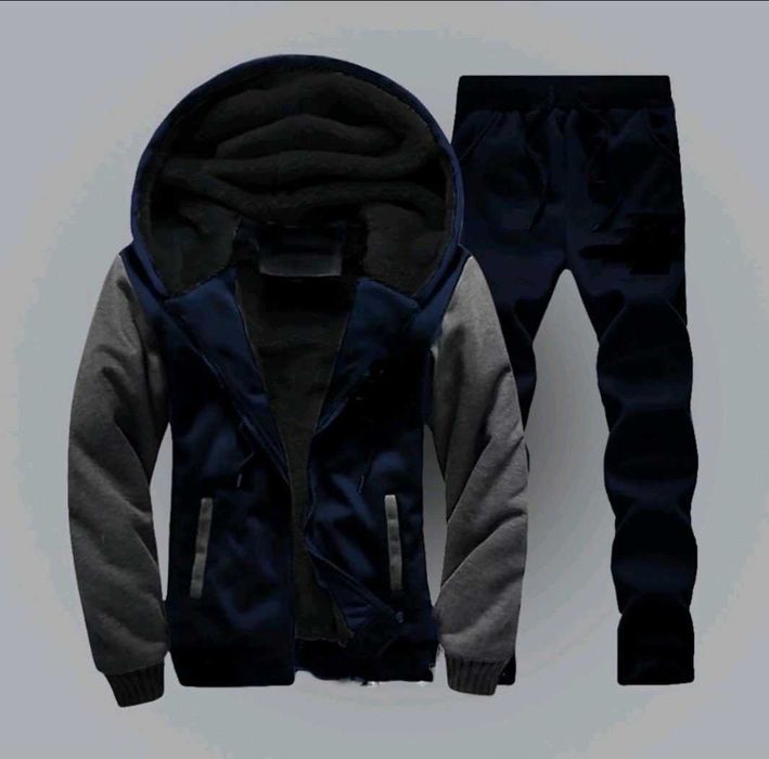 Чоловічий спортивний костюм
