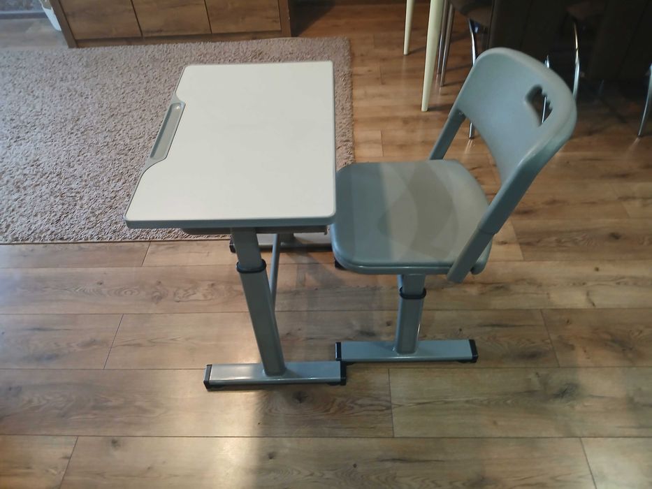 Парта дитяча+ стілець ( все регулюється по висоті)