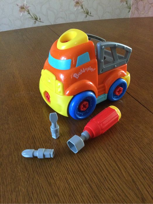 Samochód do rozkręcania i skrecania +wkrętak.