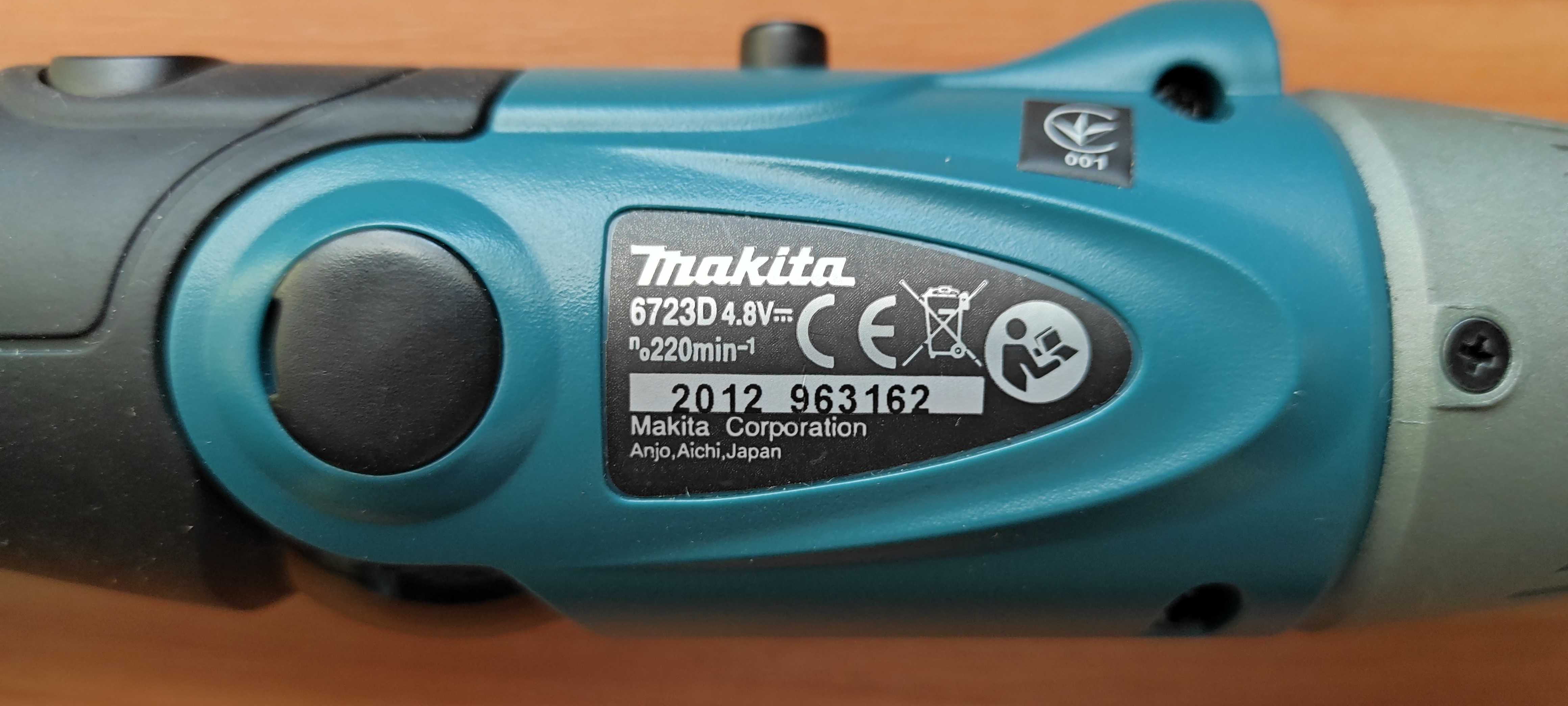 Аккумуляторная отвертка-шуруповерт Makita 6723DW