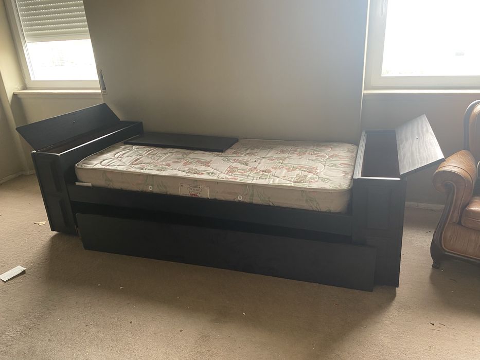 Cama solteiro dupla ( gaveta com cama inferior) e arrumação  lateral