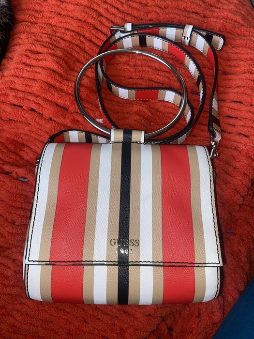 сумка Guess с ручкой-кольцом