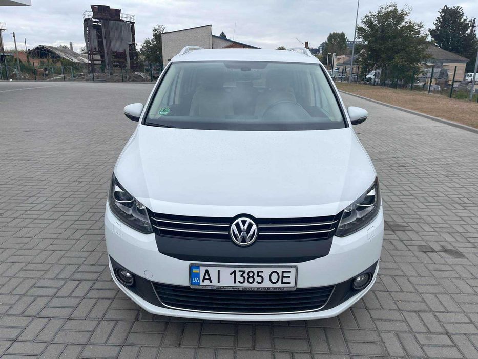 Volkswagen Touran 2015 2,0 TDI в идеале HighLine.