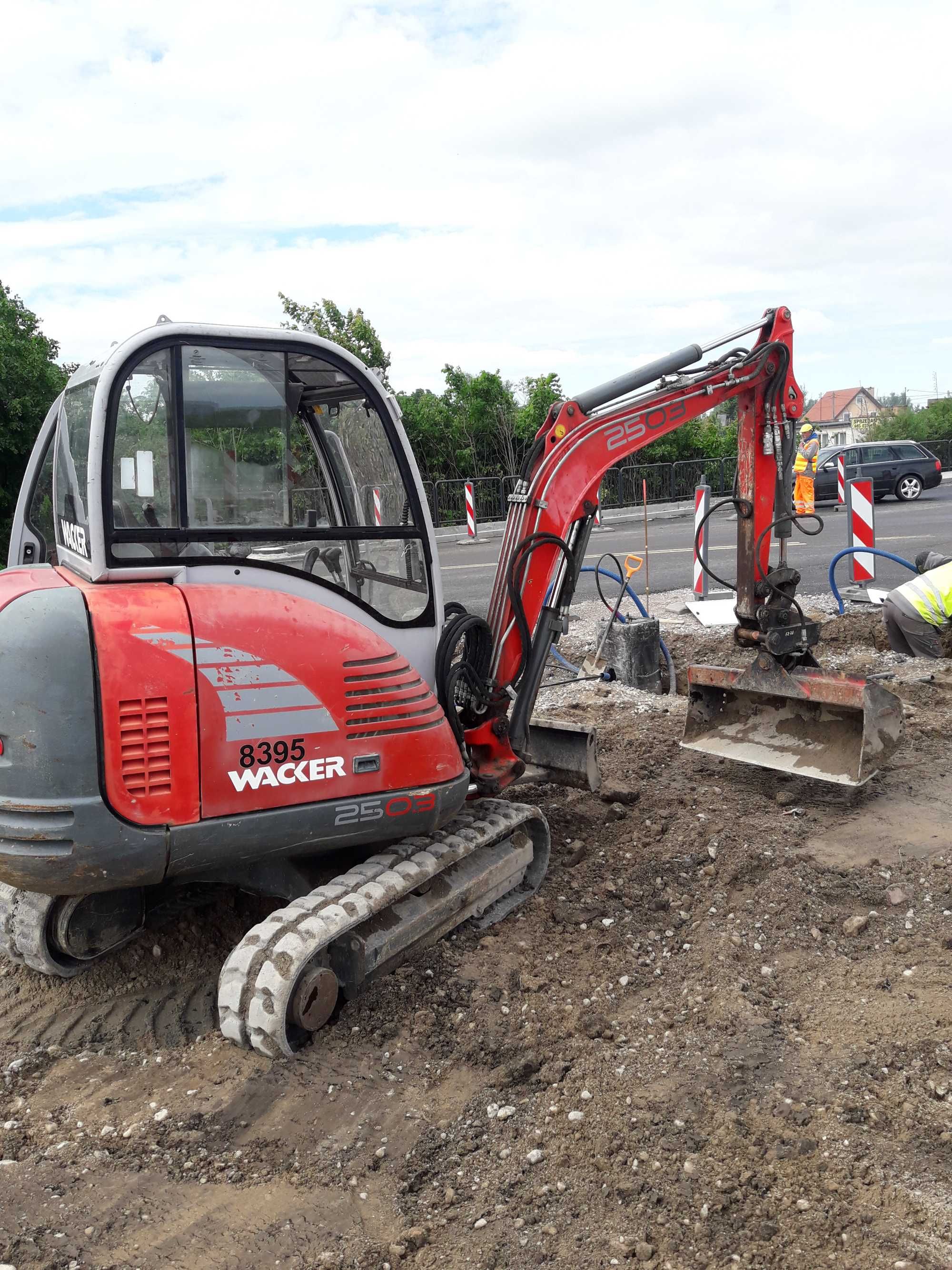 Usługi , minikoparką 2,7 T +transport maszyn i urządzeń do 3 ton